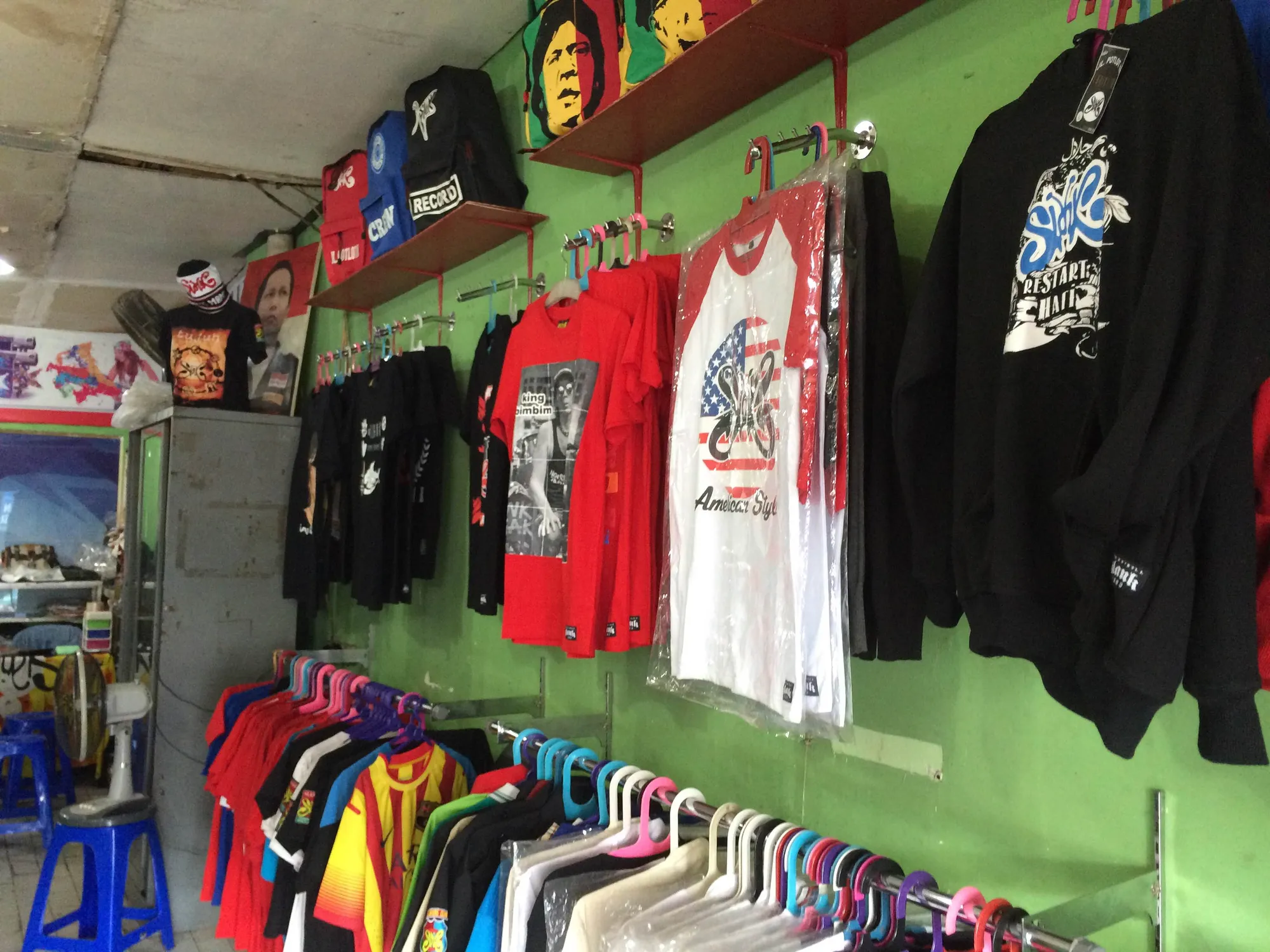 Salah satu kios dari Firman alias Dibo © KapanLagi.com®/Fikri Alfi Rosyadi