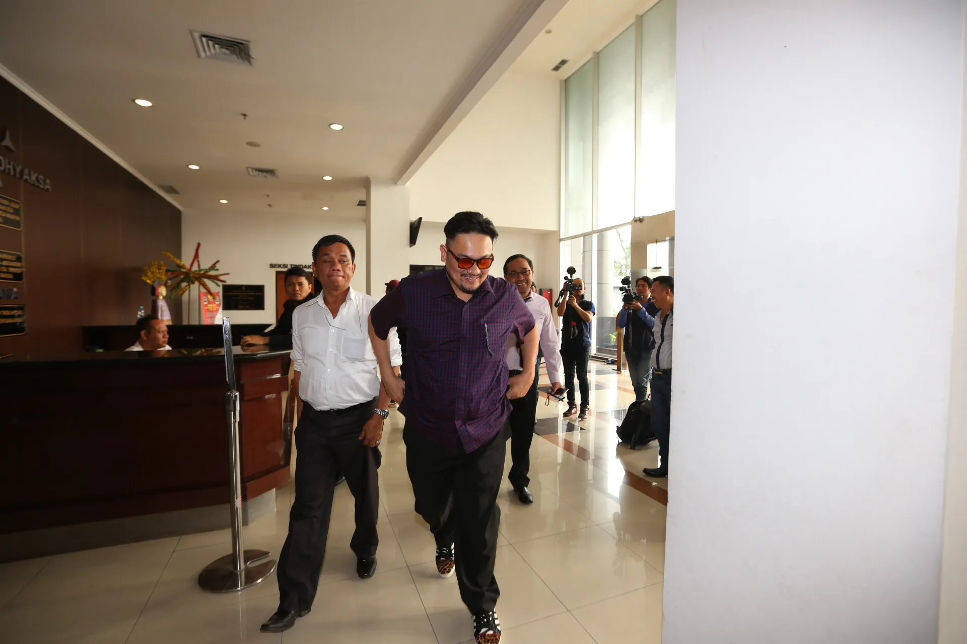 Farhat Abbas menyerahkan diri tadi pagi ke Polda Metro Jaya/©KapanLagi.com®/Budy Santoso