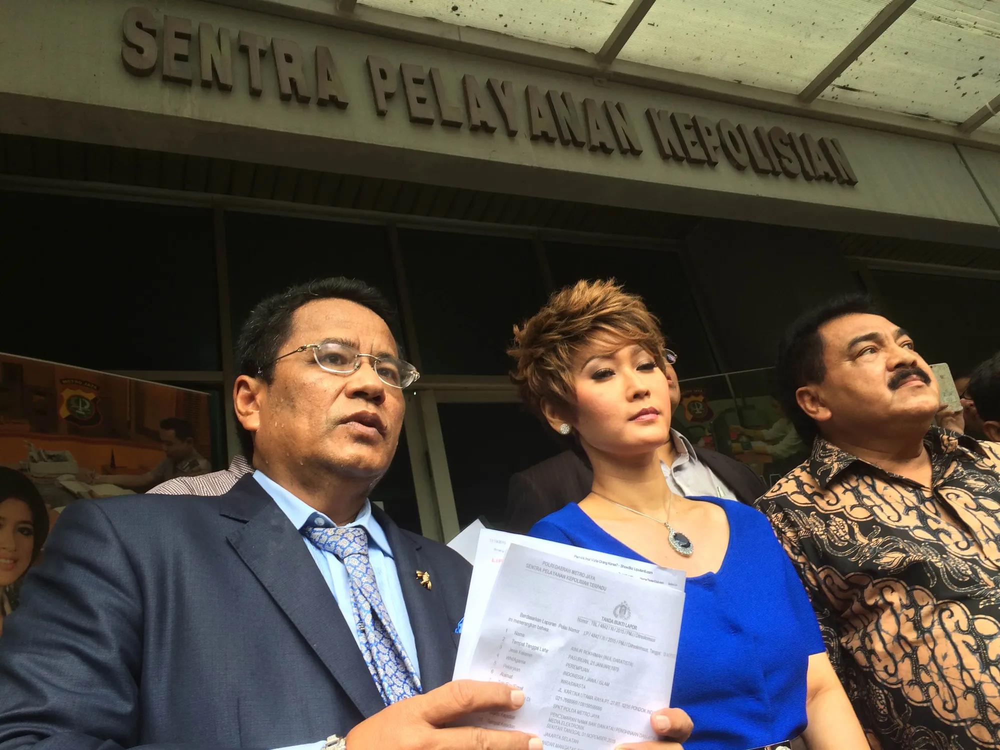 Inul laporkan Andar Situmorang ke Polda Metro Jaya © Kapanlagi.com®/Mathias Purwanto