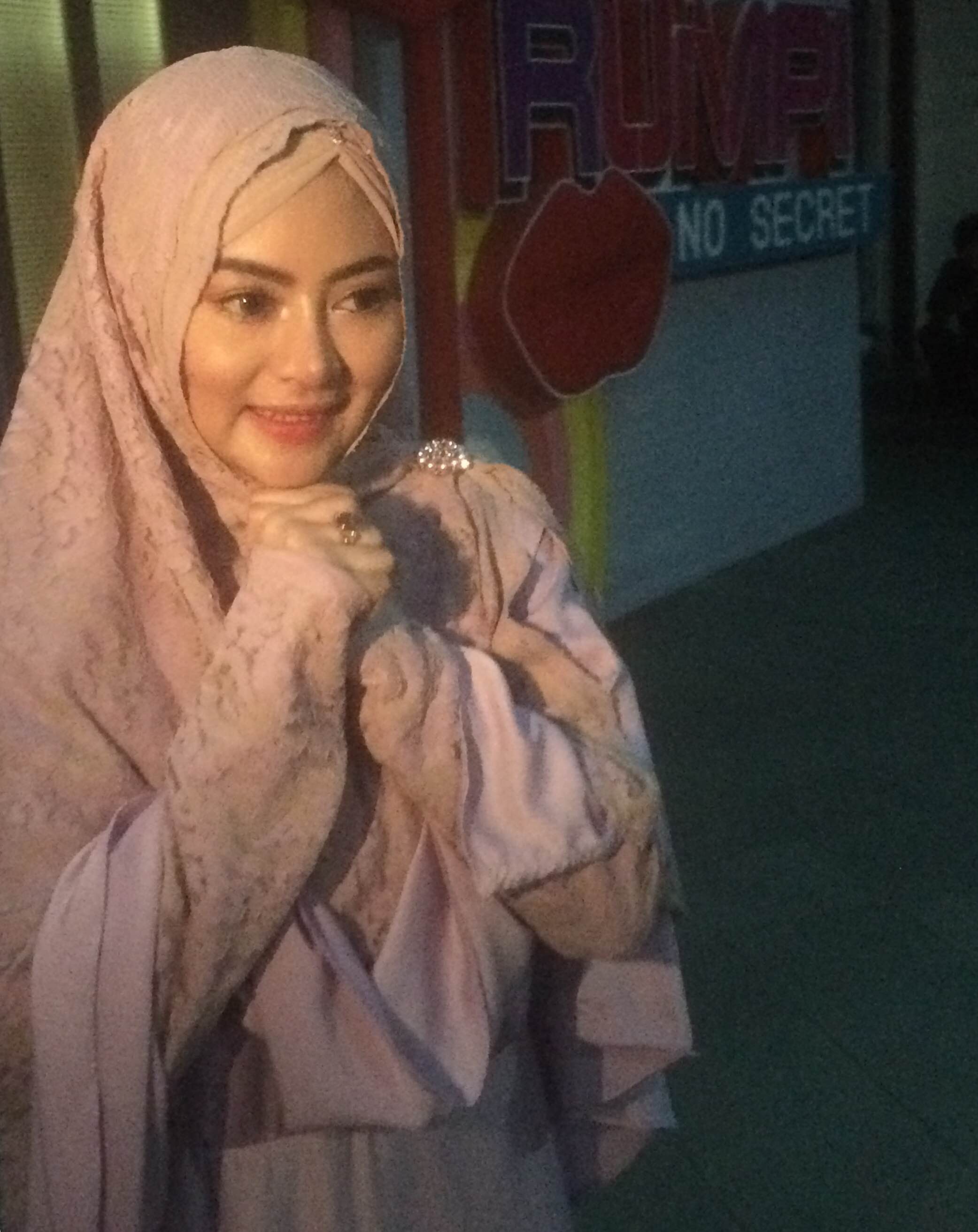 Posting Foto Seksi Sama Seperti Zina Vitalia Sesha Kini Berhijab