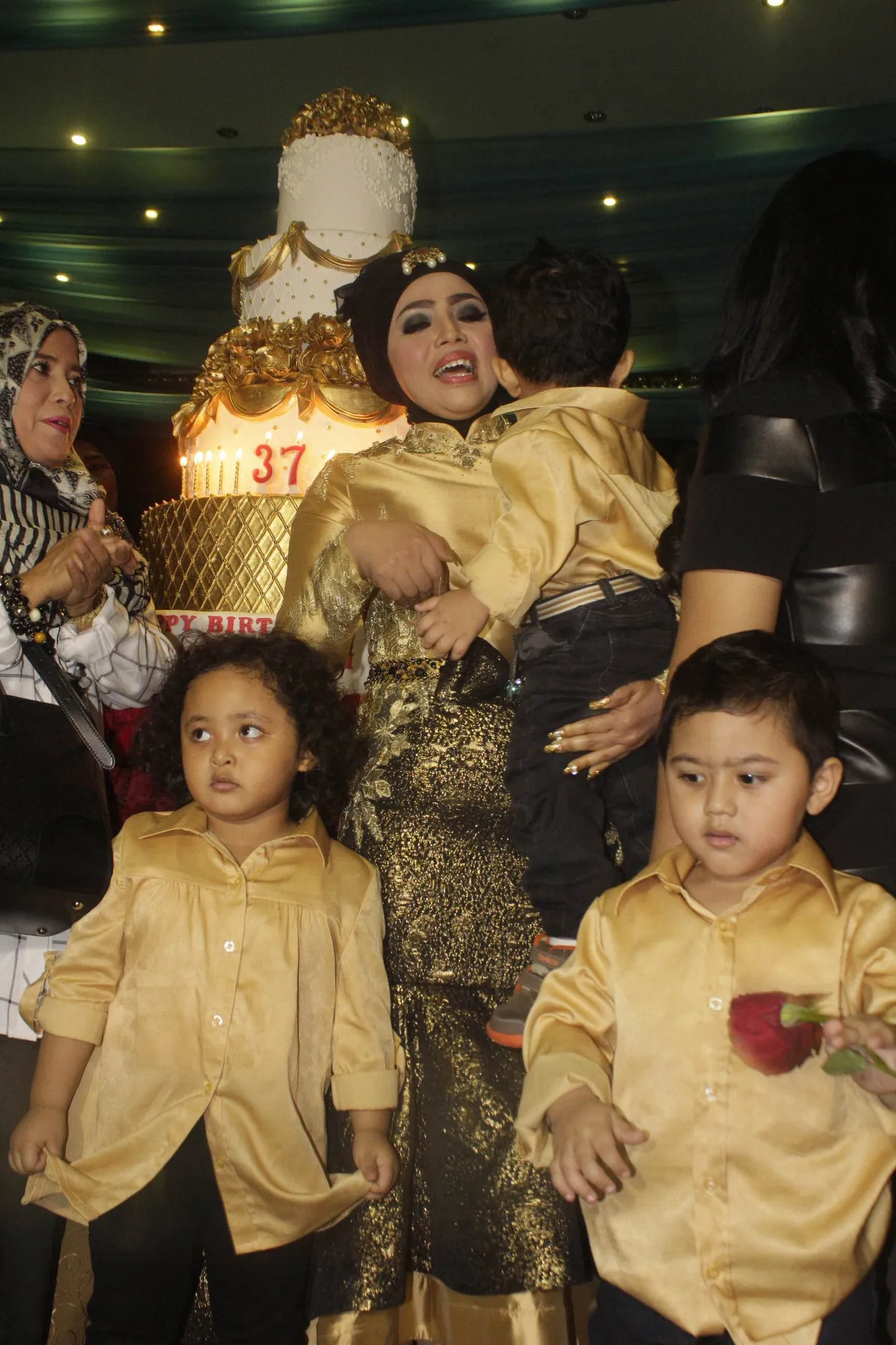 Musdalifah tetap bahagia bersama anak-anaknya / KapanLagi® - Fikri Alfi Rosyadi