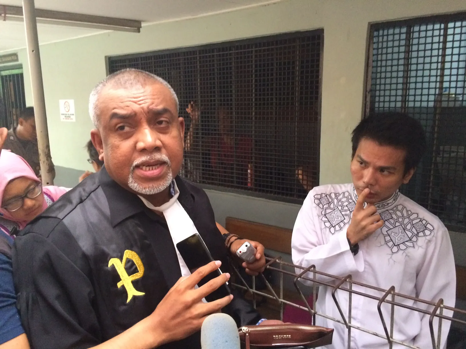 Pengacara mucikari RA, Pieter Ell bantah dekat dengan Regina. ©KapanLagi.com/Hendra Gunawan