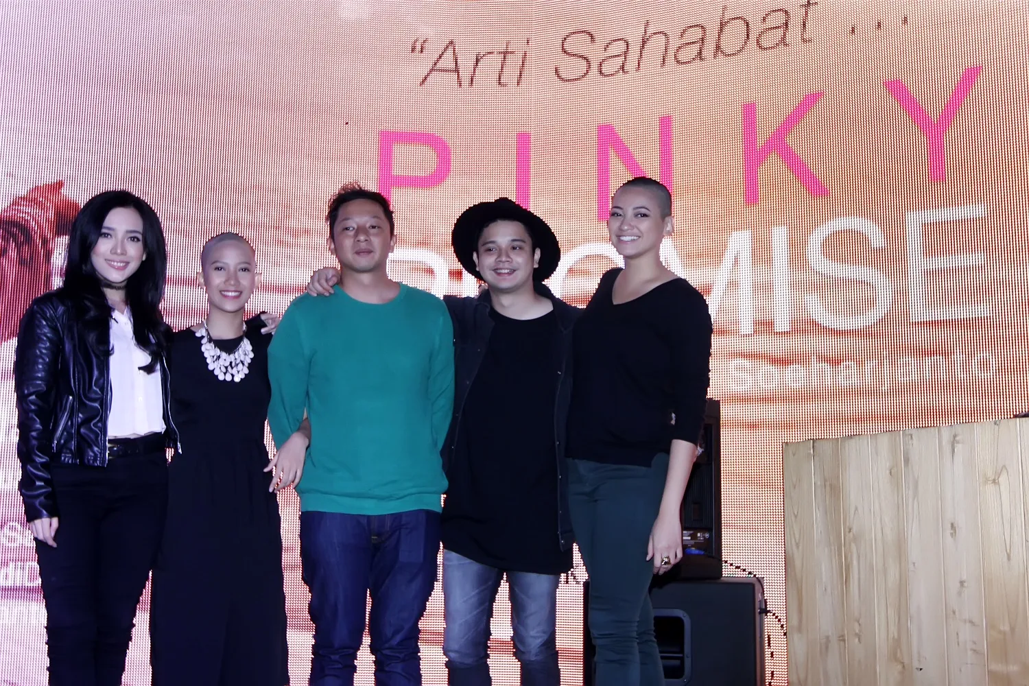 Dhea Seto ikuti jejak Agni Pratistha menggunduli rambut/©KapanLagi.com®/Hendra Gunawan
