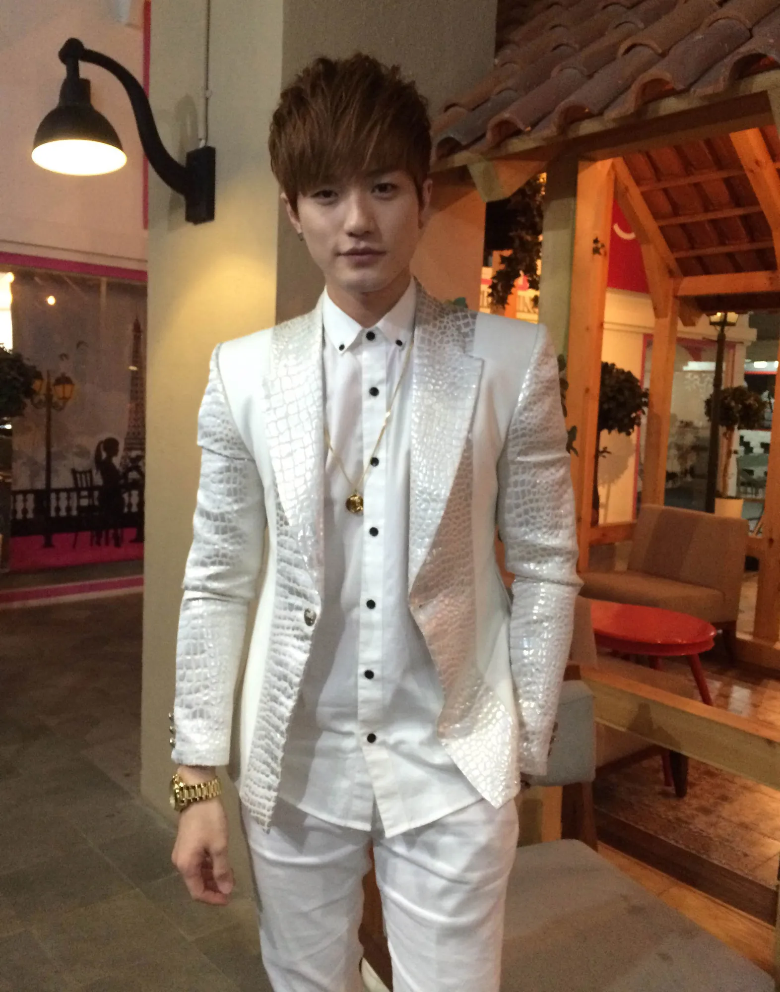 Lee Jeong Hoon seru-seruan dengan personel Blink © KapanLagi.com®/Nuzulur Rakhmah
