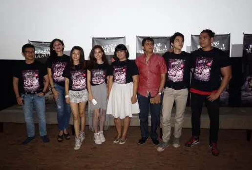 Jajaran pemain 'DILARANG MASUK' dan Shankar RS © KapanLagi.com®/Mathias Purwanto