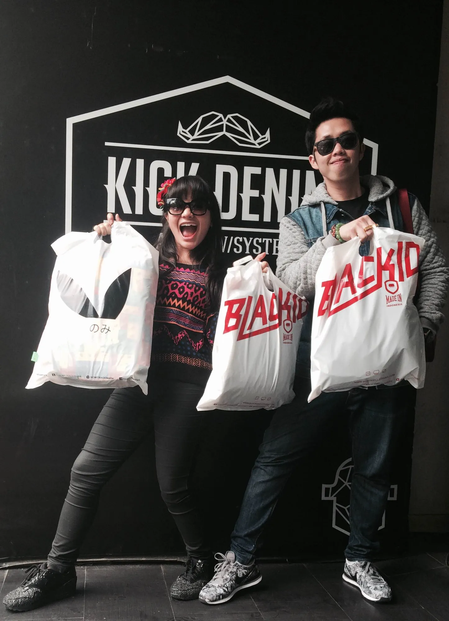 Amel Carla ditemani kakak sepupunya ke Bandung. ©KapanLagi.com/Adi Abbas Nugroho