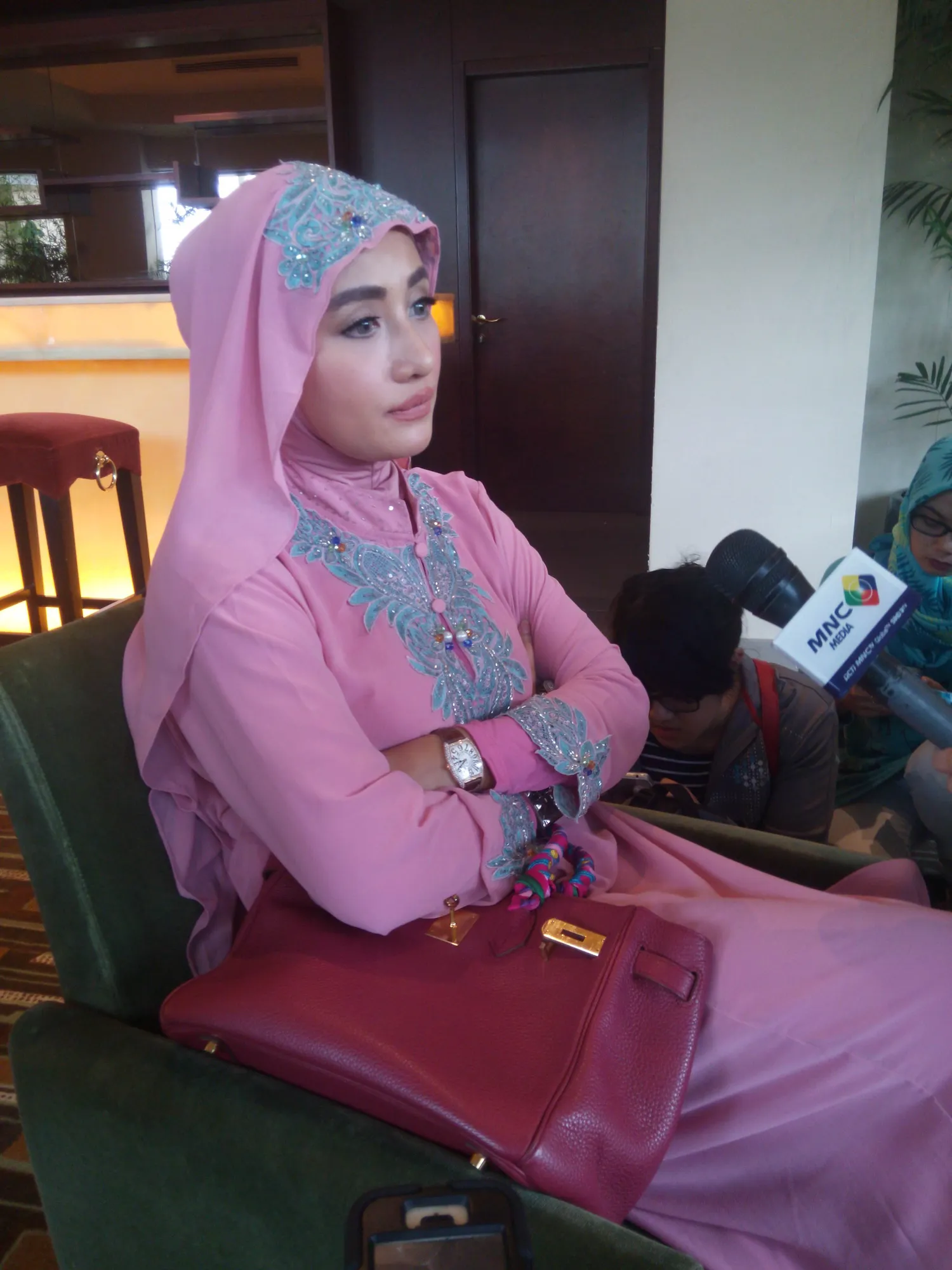 Shinta Bachir cerita soal postingan foto tanpa hijab © KapanLagi.com®/Abbas Aditya