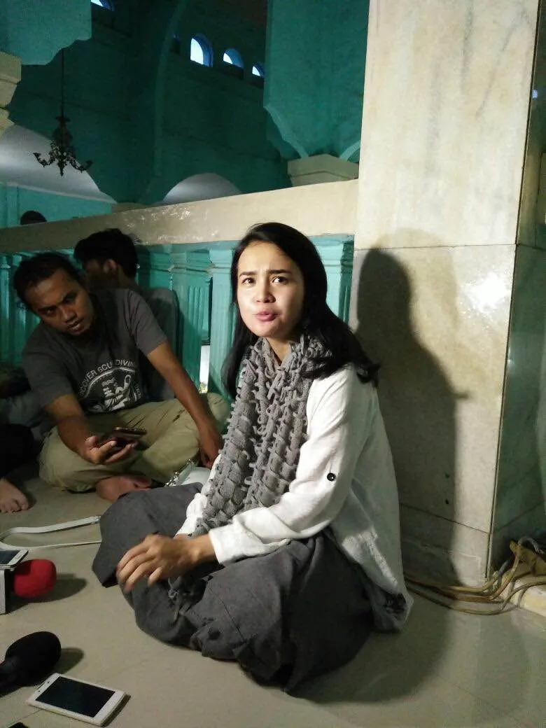 Michelle bercengkrama dengan anak-anak yatim © KapanLagi.com®/Nuzulur Rakhmah