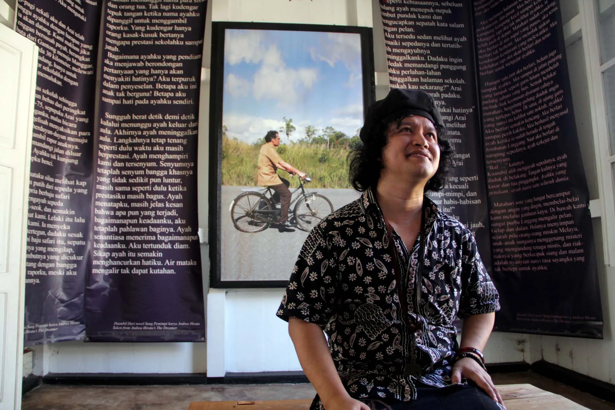 Andrea Hirata dan museum kata miliknya. @KapanLagi.com®