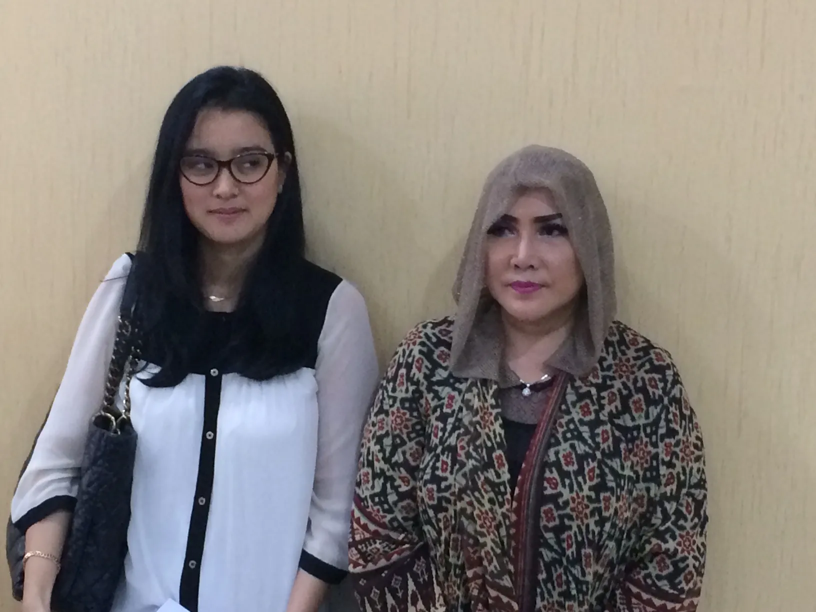 Di sela kesibukannya, Marcella Zalianty menyempatkan diri menghadiri seminar. ©KapanLagi.com/Hendra Gunawan