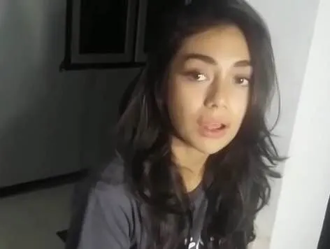 Selain ibu kandungnya Vincentia Nurul, sejak kecil Celine Evangelista lebih banyak dirawat sang tante yang ia anggap sebagai ibu juga. ©KapanLagi.com/Adi Abbas Nugroho