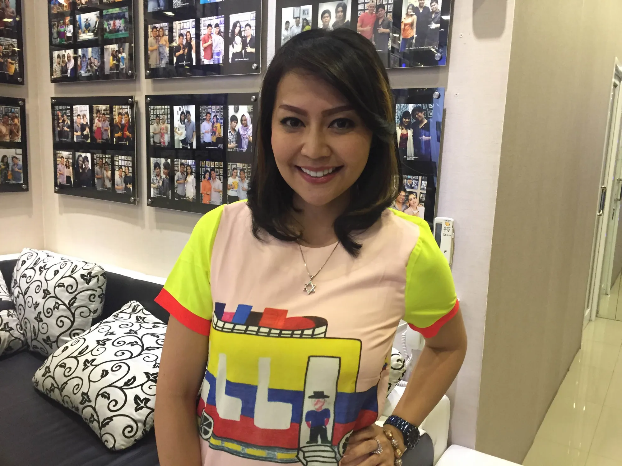 Tessa Kaunang sulam alis © KapanLagi.com®/Sahal Fadhli