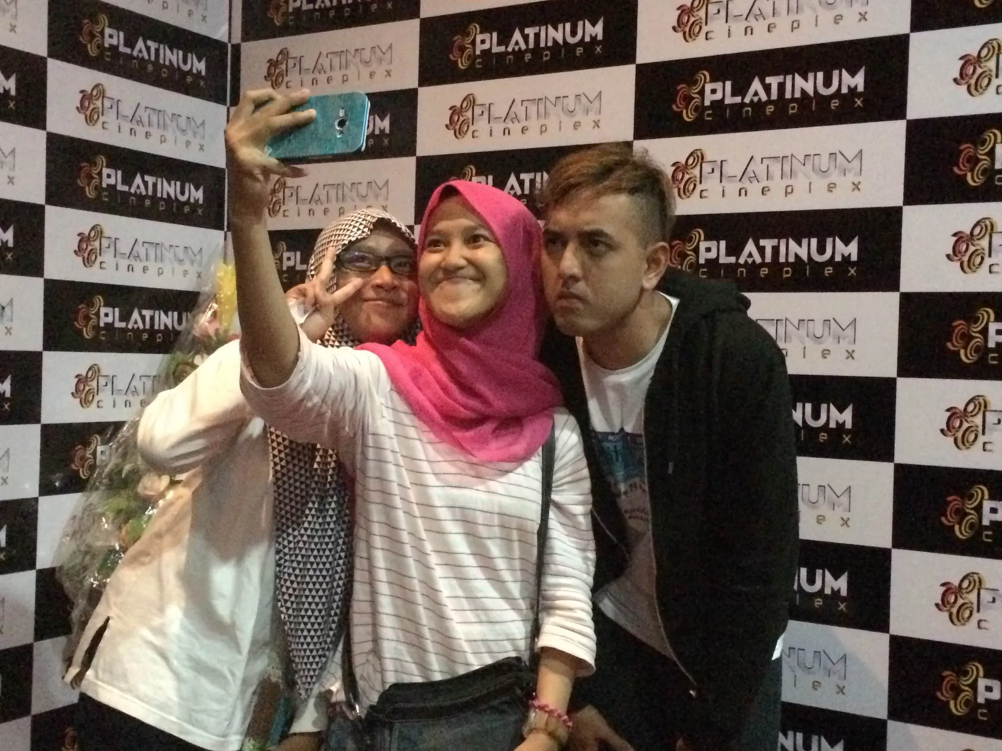 kemal foto bareng fans  © KapanLagi.com®/Nuzulur Rakhmah
