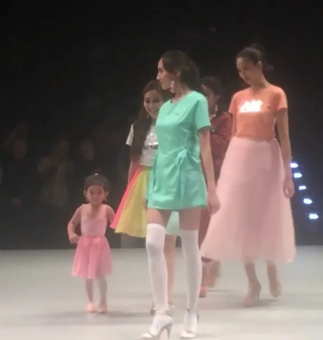 Bilqis, saat berlenggak-lenggok di atas catwalk © KapanLagi.com®/Abbas Adi Nugroho