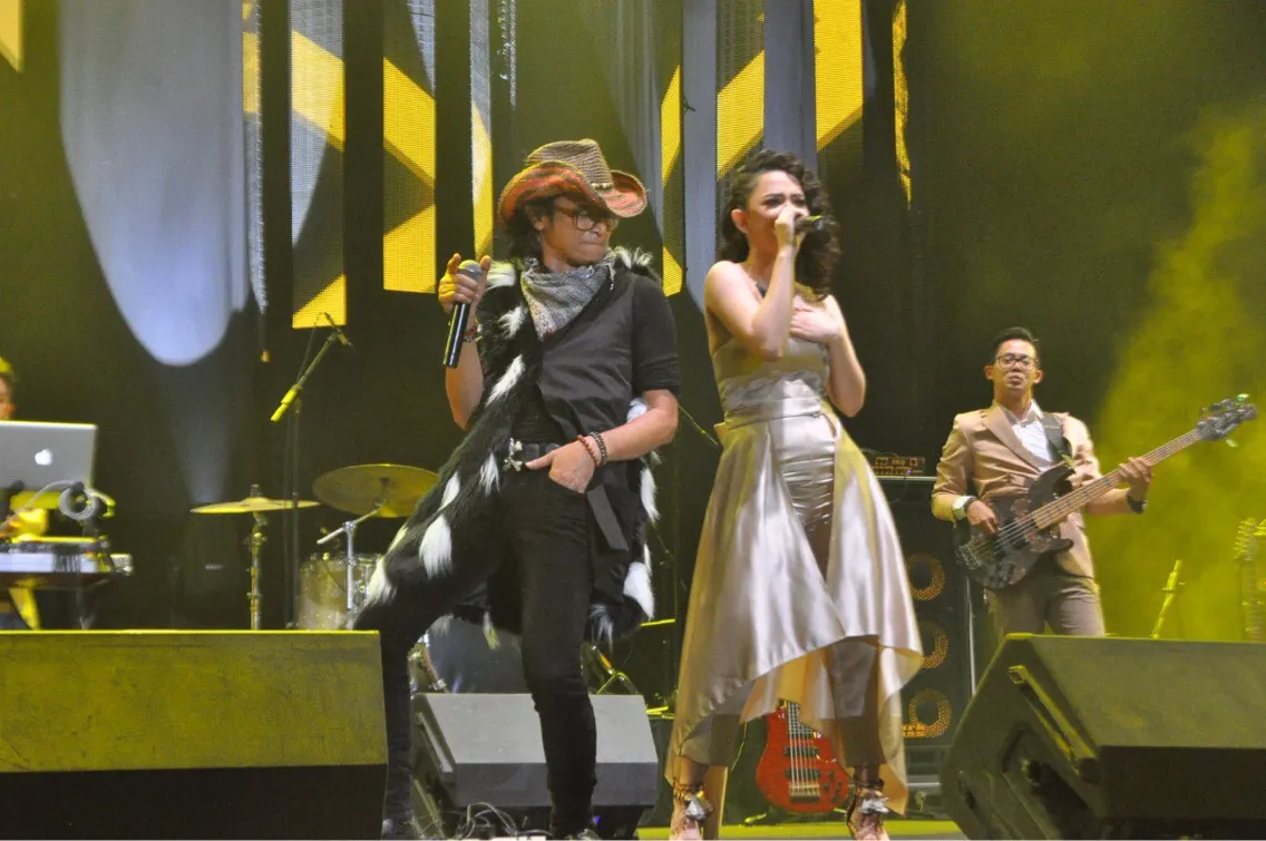 Mereka bawakan lagu musisi legendaris © KapanLagi.com®/Mathias Purwanto