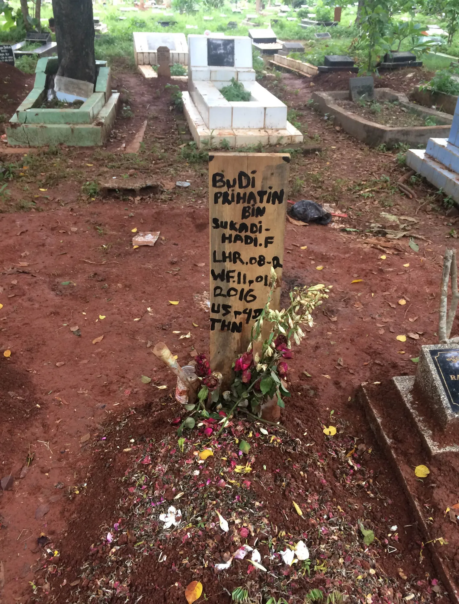 Inilah kondisi makam Budi sekarang © KapanLagi.com®/Mathias Purwanto