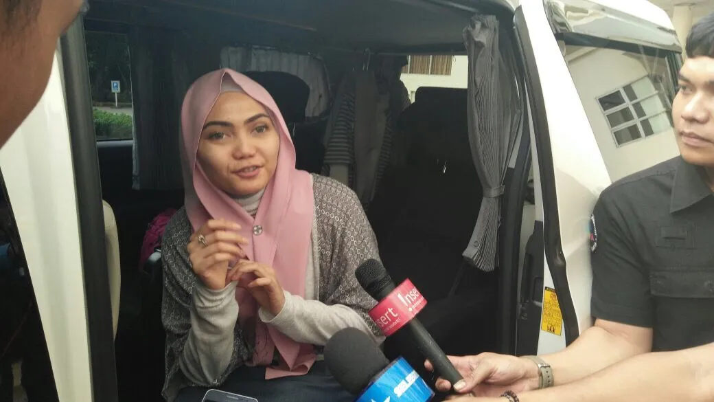 Rina Nose saat menjenguk Jupe © KapanLagi.com®/Abbas Adi Nugroho