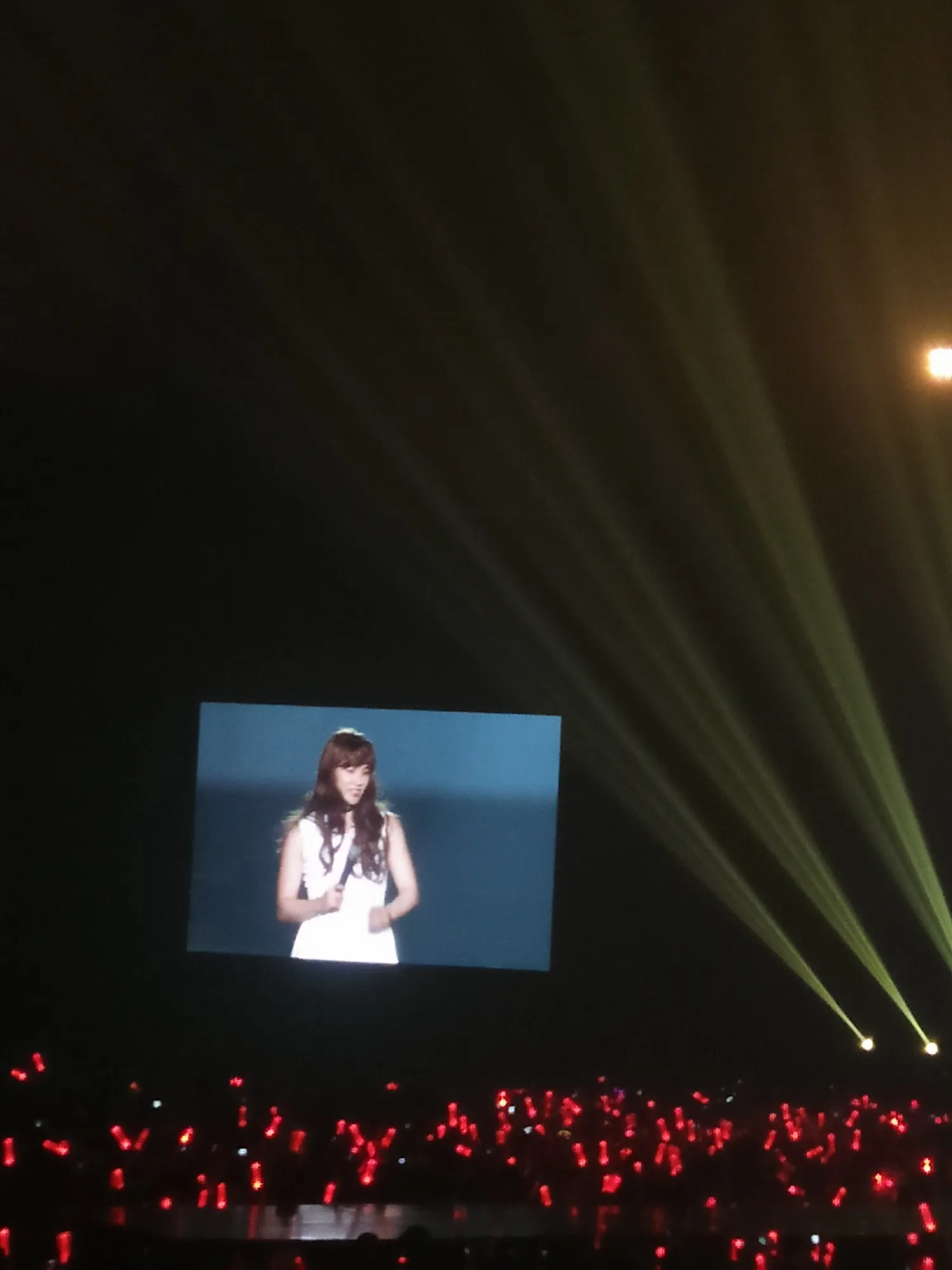 Member iKON berubah menjadi sosok wanita saat mengcover lagu Gustas Tu milik GFriend © Kapanlagi.com/Nuzulur Rakhmah