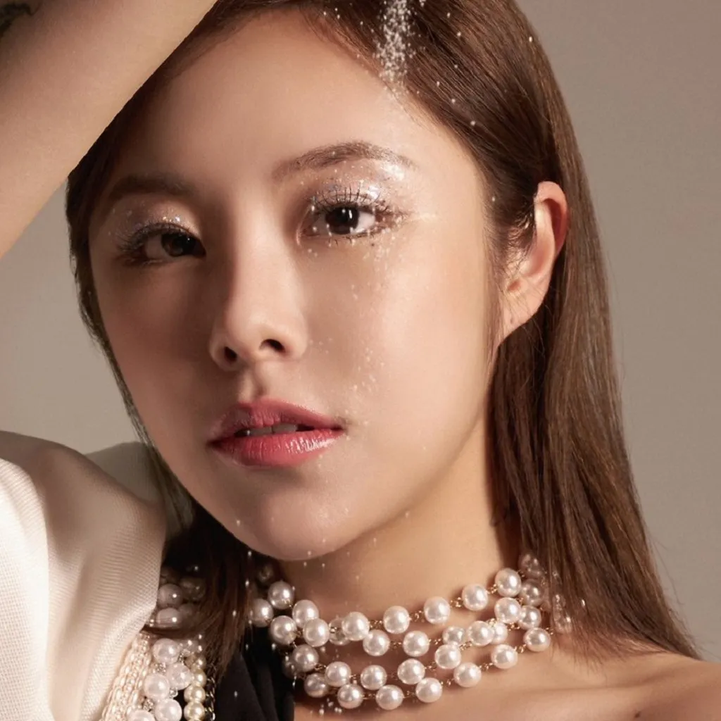 Whee In - Make Me Happy