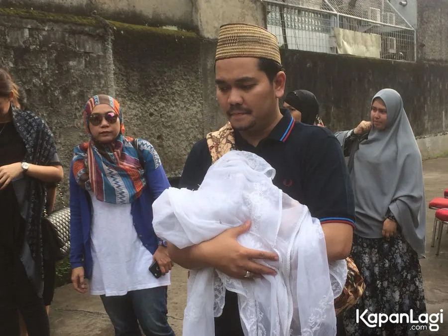 Indra Bekti kehilangan anak ketiganya. ŠKapanLagi.com/Mathias Purwanto