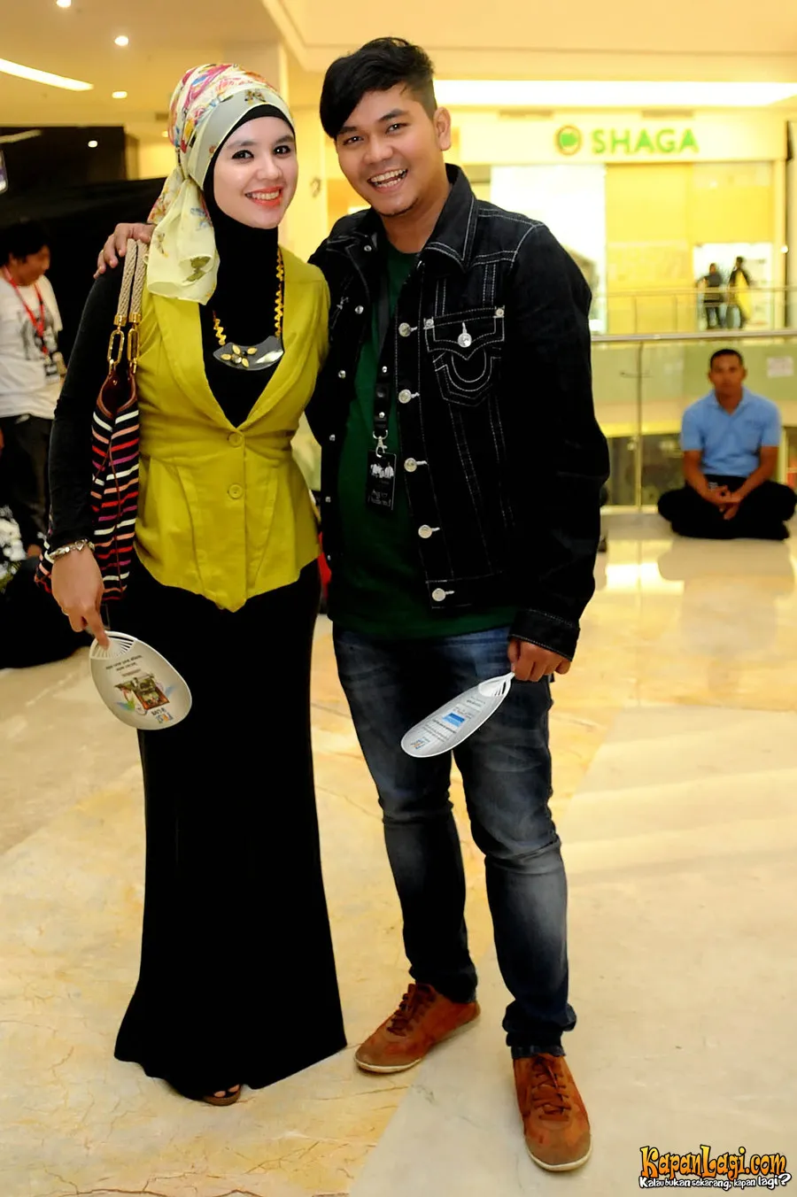 Indra Bekti dan Aldilla di konser Boyz II Men