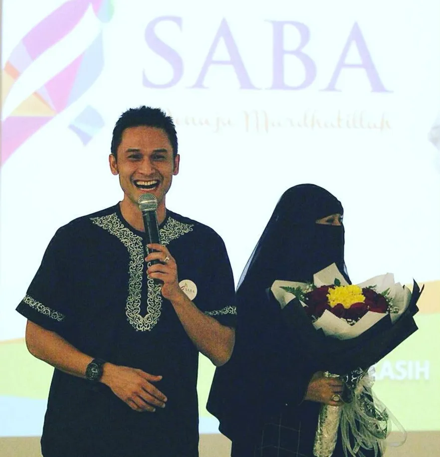 Salah satu foto bersama Indra dan Soraya.