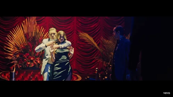 Berpikir model dalam video klip Let Me adalah Gigi Hadid? (Cr. Zayn Malik Vevo)