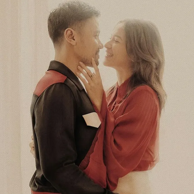 Kebahagian pasangan pengantin baru ini bertambah dengan kehamilan Putri Marino. (Cr: instagram.com/luxina.id)