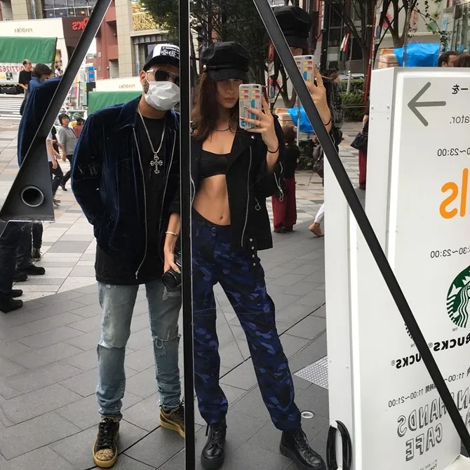 Konon keduanya memang tetap saling menemui satu sama lain secara rahasia. © instagram.com/bellaHadid