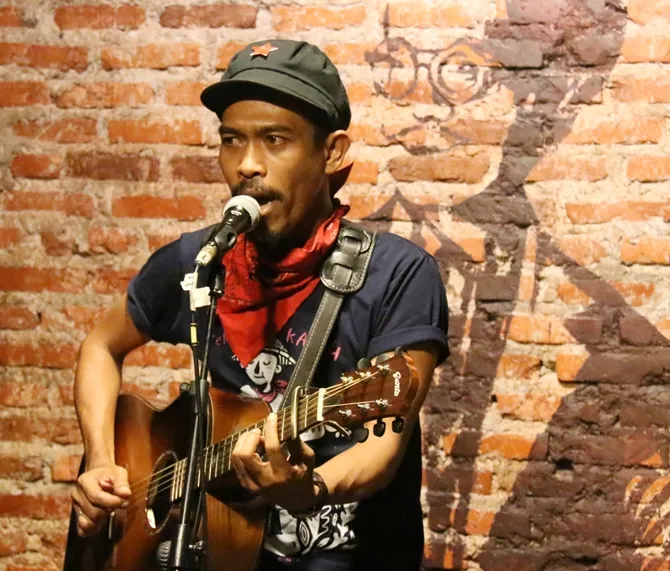 Iksan merasa bermusik tak hanya profesi, namun juga gaya hidup. © KapanLagi.com/Fikri Alfi Rosadi