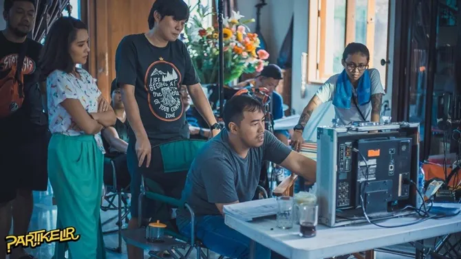 Pandji dalam debut sutradaranya di film PARTIKELIR. © instagram.com/filmpartikelir/