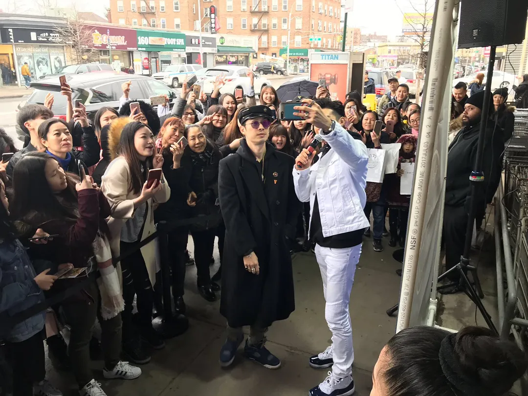 Vanness Wu saat pembukaan Bake Culture, New York. © instagram.com/bakecultureusa