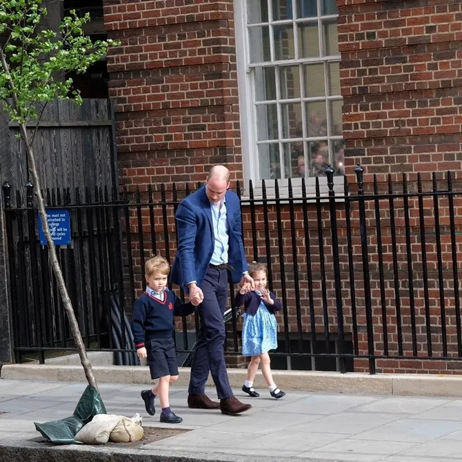Pangeran William mengajak kedua anaknya untuk mengunjungi sang adik di RS. © Kensington Royal Twitter