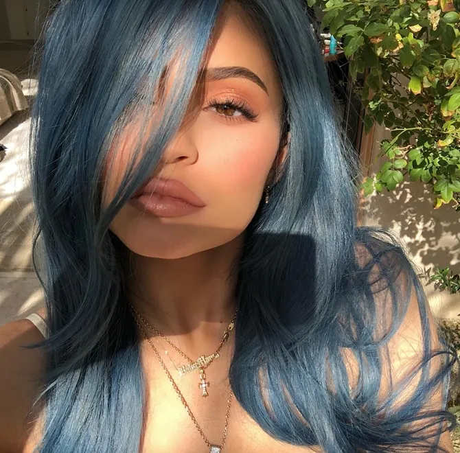 KLovers setuju kalau Kylie ini menyatakan dirinya 'cool mom'? © instagram.com/KylieJenner