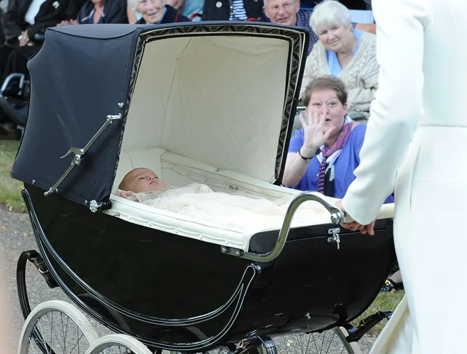 Kereta bayi yang digunakan saat pembaptisan Putri Charlotte. (Cr: SPLASH)