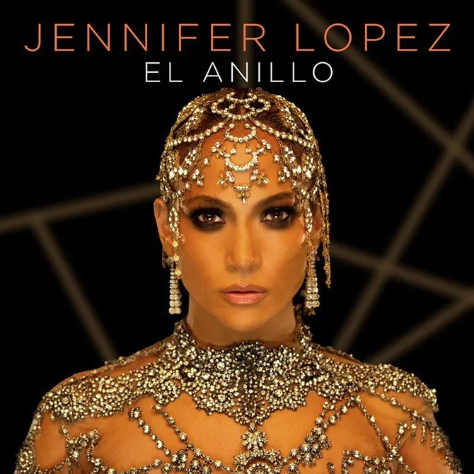 Jennifer Lopez bergaya bak ratu di videoklip El Anillo. (Cr: instagram.com/jlo)