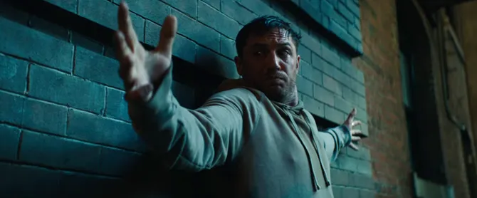 Tom Hardy akan menghadapi simbiote yang bersarang di dirinya. (Cr: Venom Movie Youtube)
