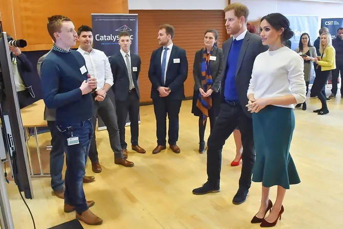 Meghan Markle menjaga tubuhnya dengan beryoga dan diet vegan. © AFP