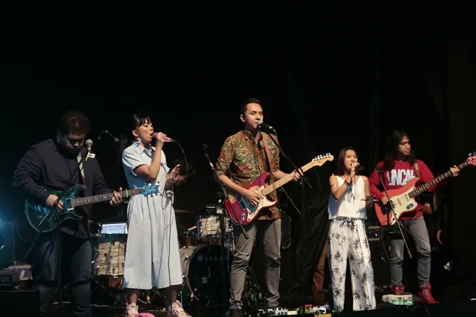 Penampilan Barasuara ramaikan awarding night XYZ Day 2018. © KapanLagi.com®/Akrom Sukarya