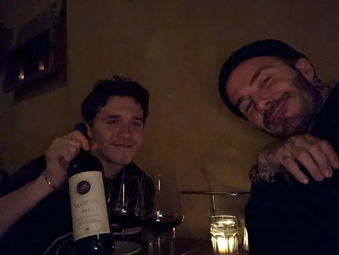 David dan Brooklyn makan malam berdua layaknya teman ya. (Cr: instagram.com/brooklynbeckham)