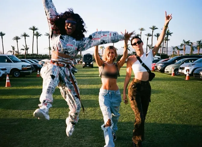 Kendall menikmati Coachella ditemani para supermodel. © Kendall Jenner Instagram