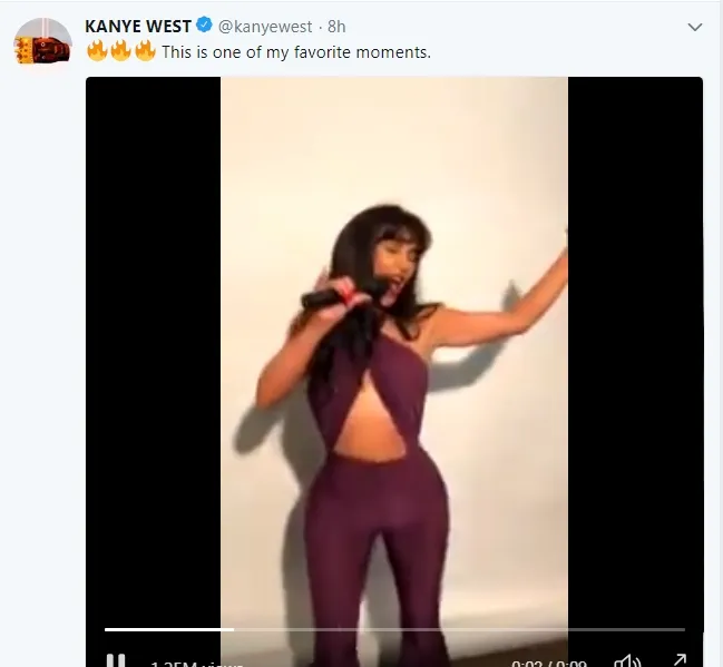 Kanye amat menyukai saat sang istri berdandan ala Selena. © twitter.com/kanyewest