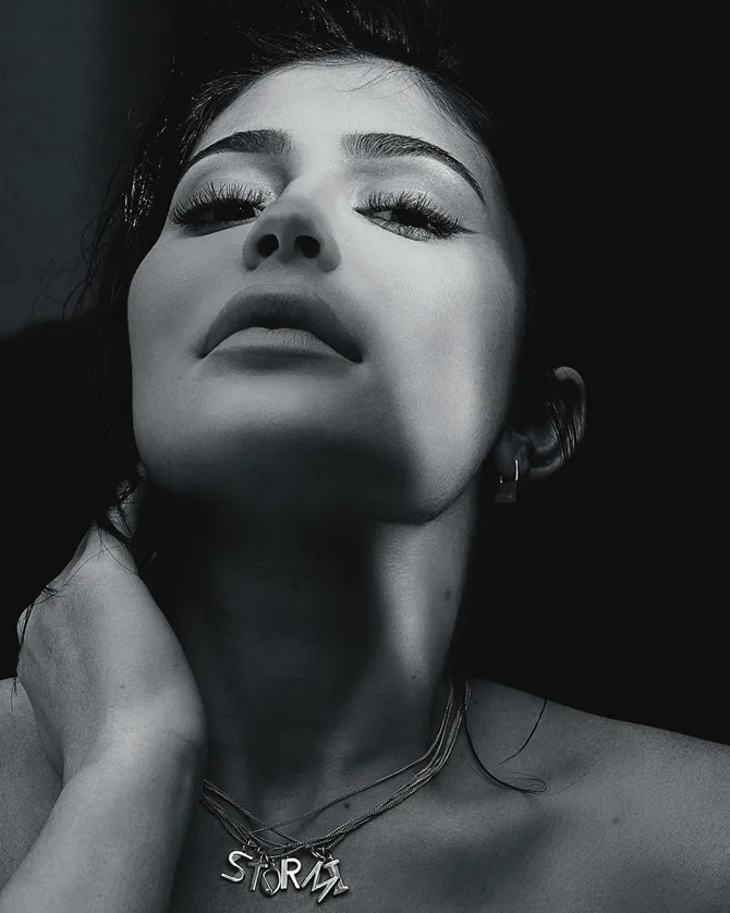 Menjadi ibu di usia muda diakui Kylie berat tapi menyenangkan. © Instagram.com/KylieJenner