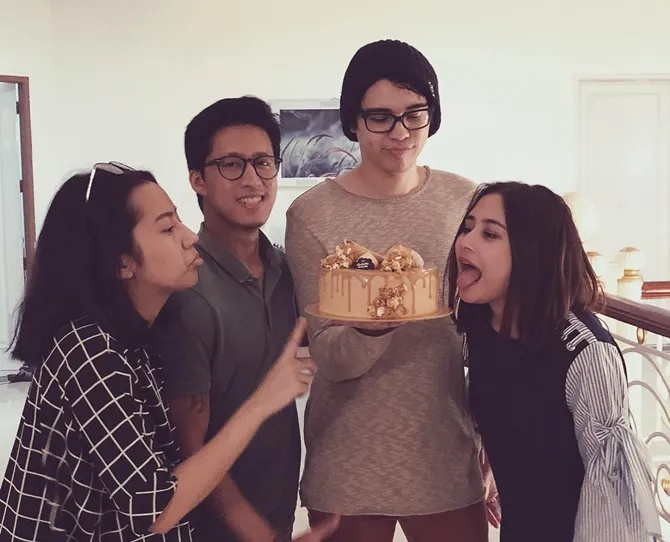 Kejutan istimewa dari Prilly untuk Maxime. (Cr: instagram.com/prillylatuconsina96)
