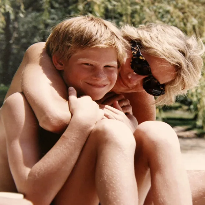 Pangeran Harry dan Lady Diana. © Instagram.com/KensingtonRoyal