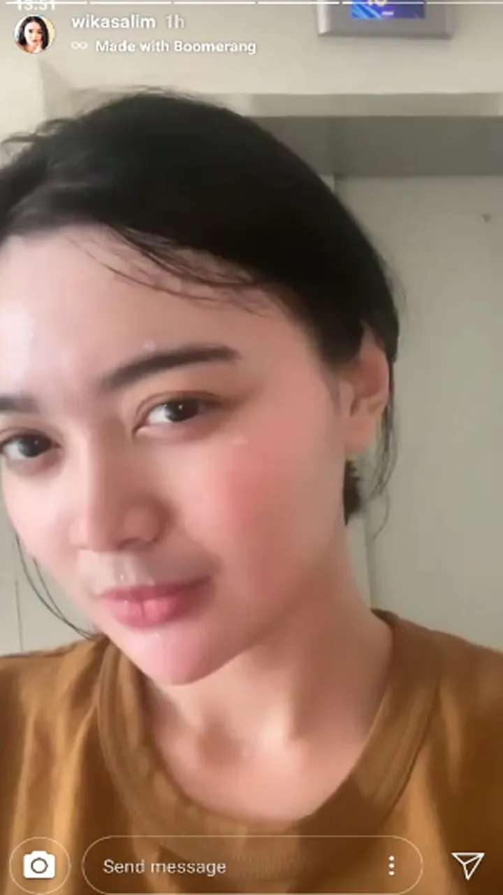 Selfie saat tengah berkeringat, Wika tetap cantik. Credit: Instagram.com/wikasalim