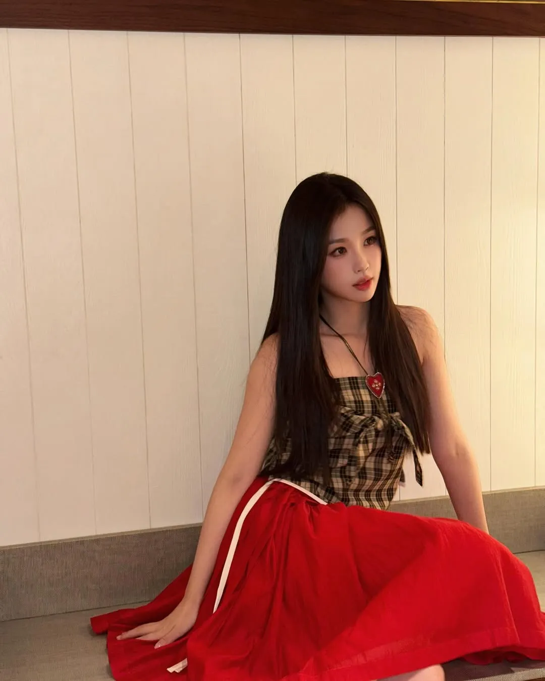 Esther Yu - instagram.com/@estheeerrrrr