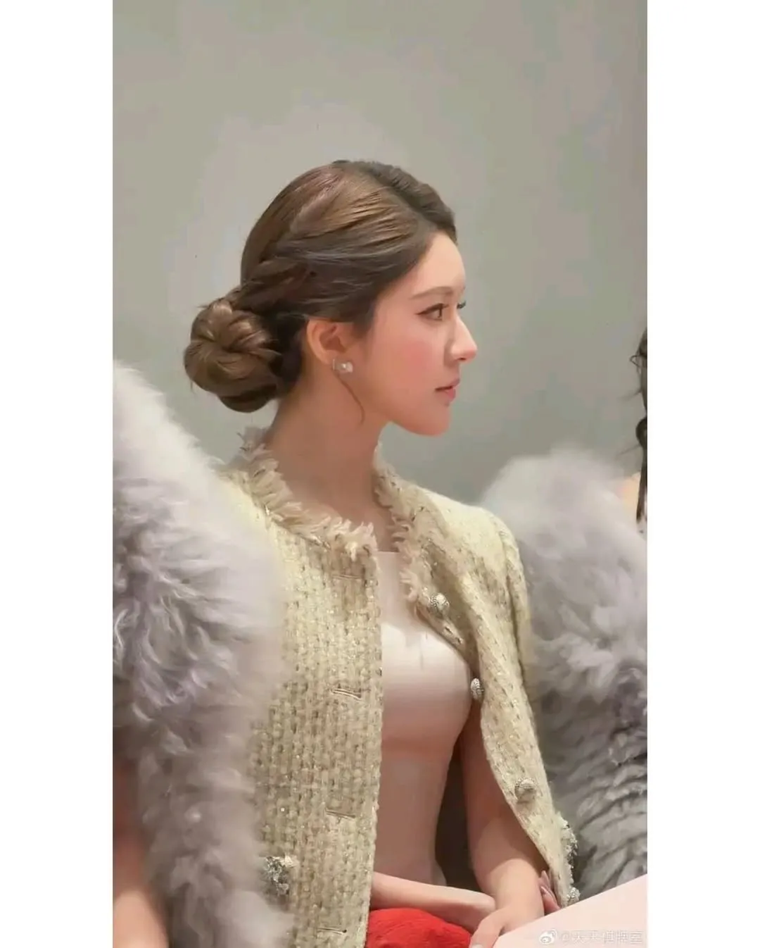 Zhao Lusi dengan rambut cokelat terang