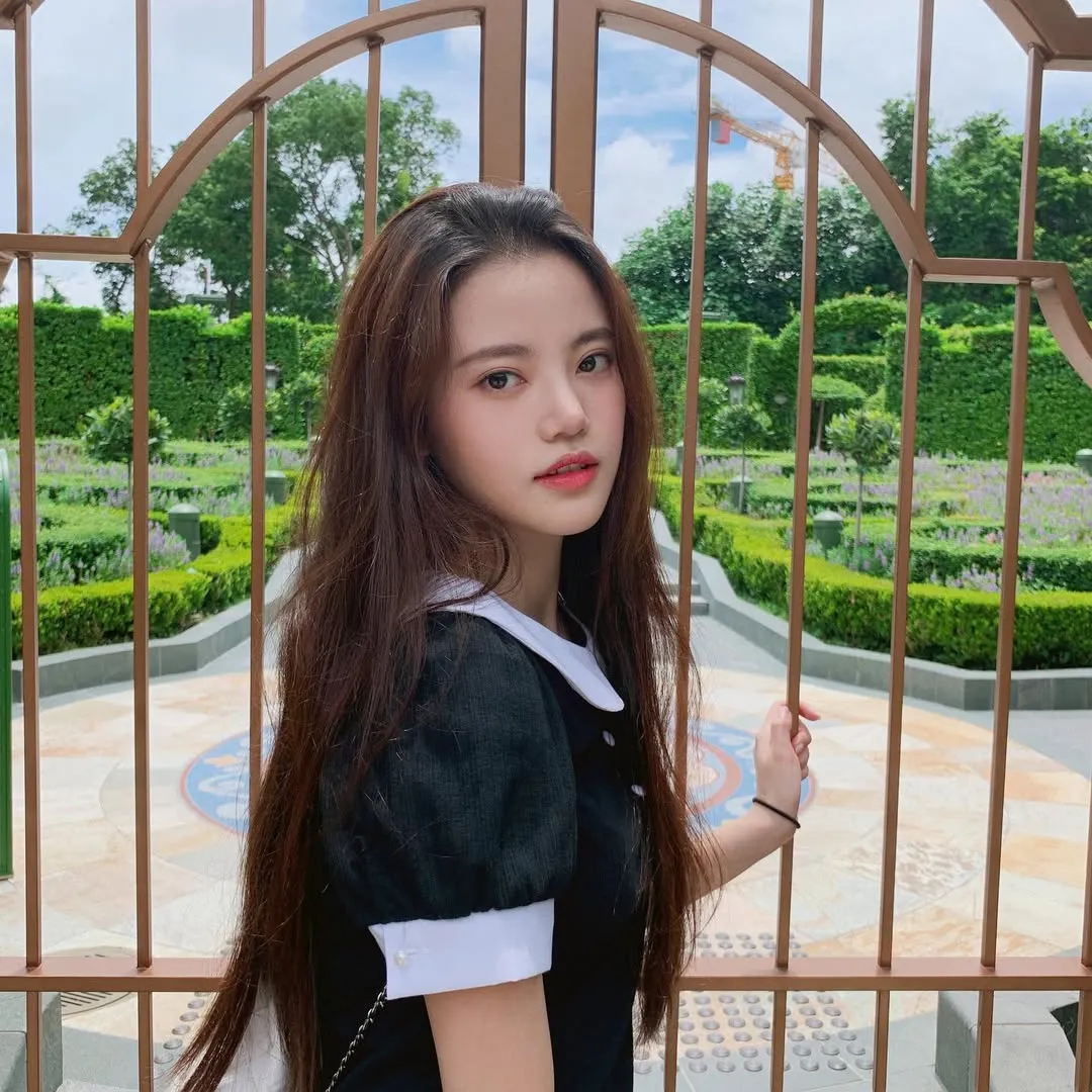 Sun Zhen Ni - instagram.com/@_sunzhenni_