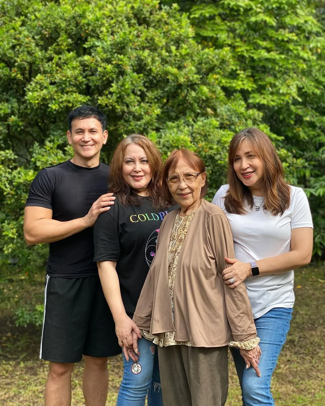 Potret Marcelino Lefrandt bersama ibu dan saudaranya (Sumber: Instagram/@marcelinolefrandt)